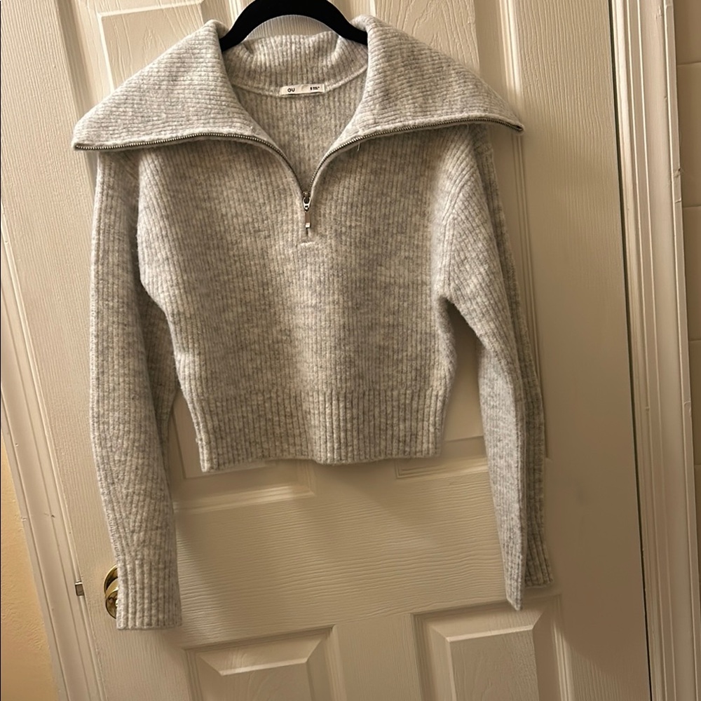 GU Gray Cowl Turtleneck Sweater with Long Sleeves and Cropped Fit NWOT